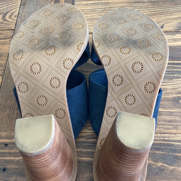 UGG Heeled Sandals - 8.5 - Picture 6 of 7